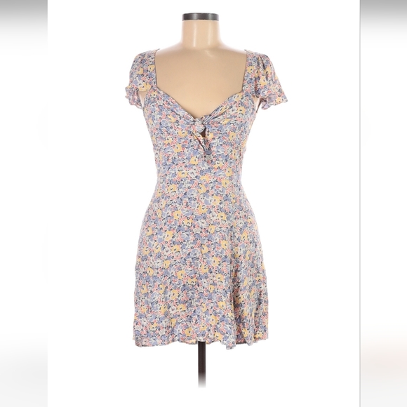 Reformation Dresses & Skirts - Reformation Floral Open Back Dress Size 8